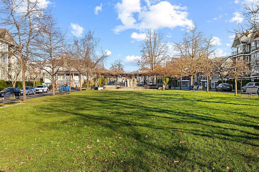 417 7089 Mont Royal Square Vancouver, BC - 29