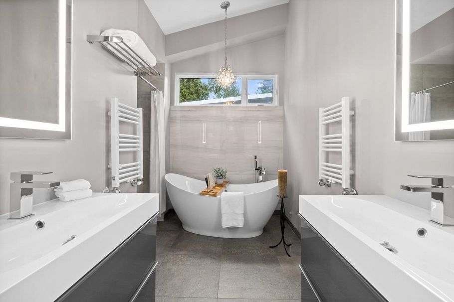 1269 Cloverley Street North Vancouver, BC - 19