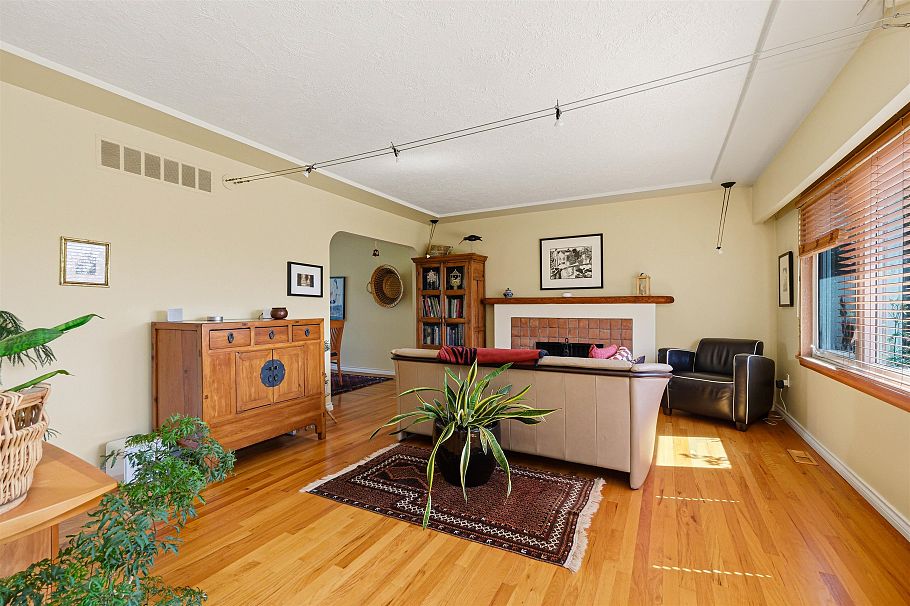 818 E 6th Street North Vancouver, BC - 5