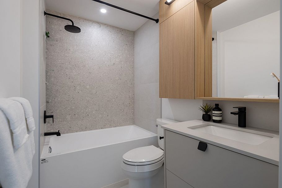 213 715 W 49th Avenue Vancouver, BC - 24