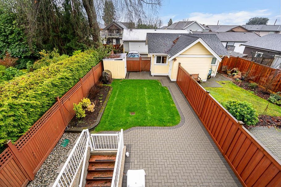 359 E 13th Street North Vancouver, BC - 22