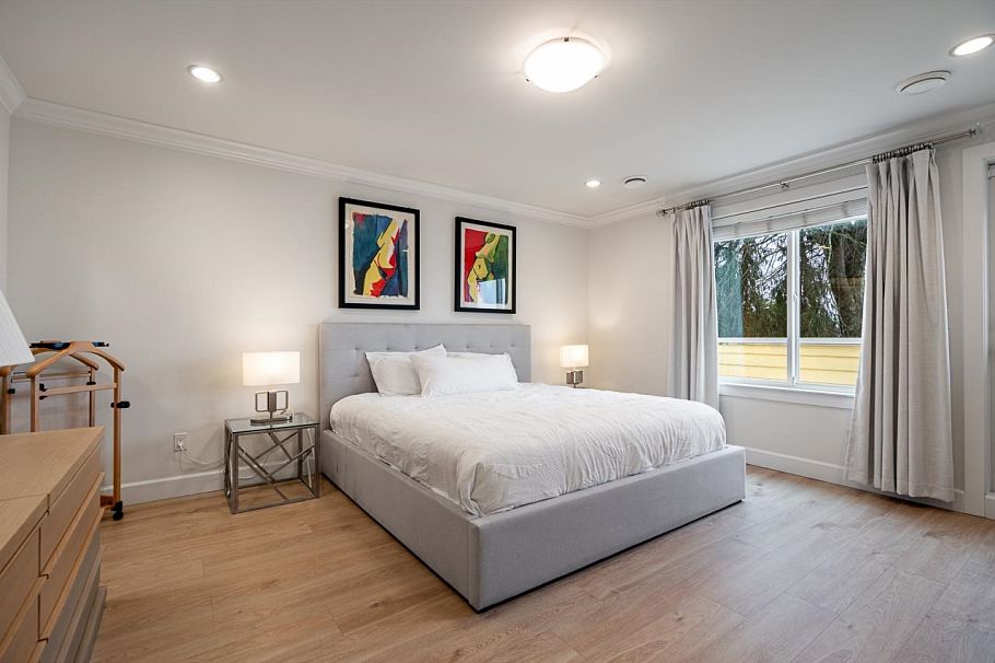 359 E 13th Street North Vancouver, BC - 17