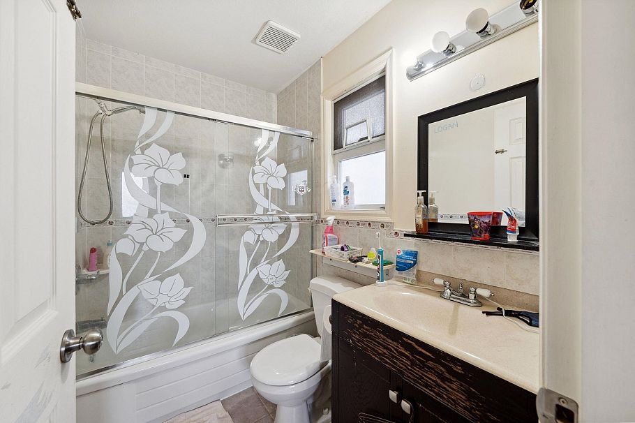 3298 E 2nd Avenue Vancouver, BC - 8