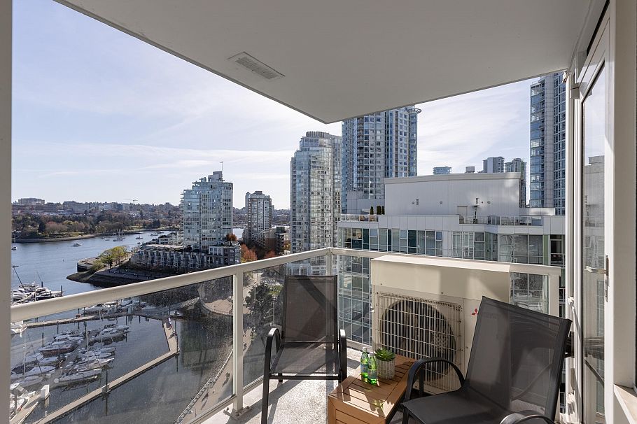 1703 1077 Marinaside Crescent Vancouver, BC - 12