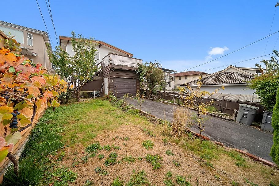 271 E 38th Avenue Vancouver, BC - 35