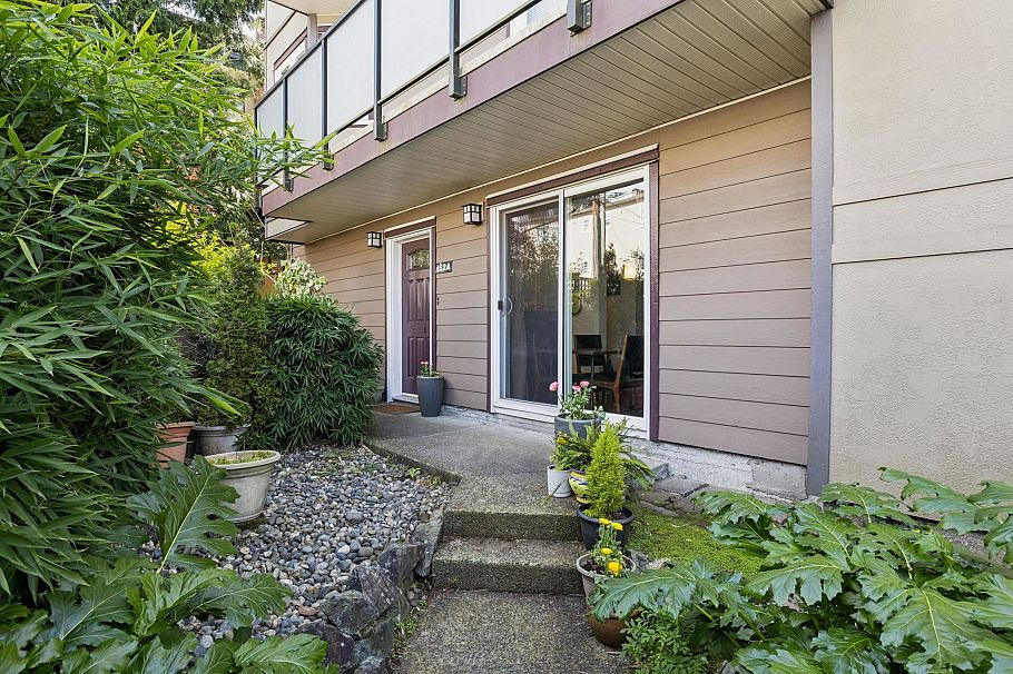 152A W 18th Street North Vancouver, BC - 33