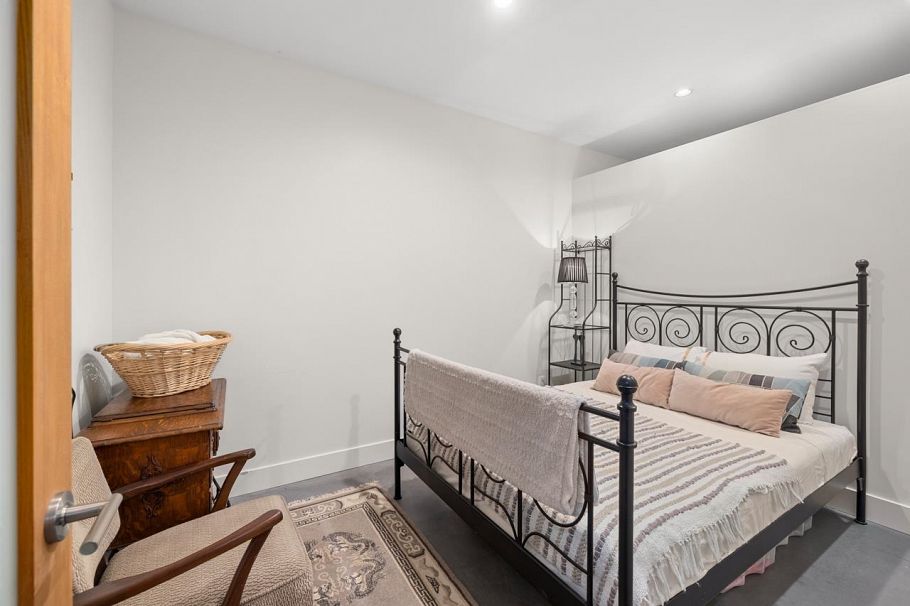 1269 Cloverley Street North Vancouver, BC - 26