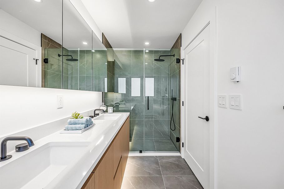 1010 W 52nd Avenue Vancouver, BC - 17