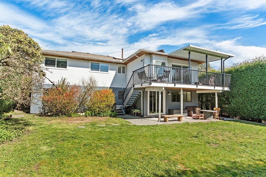 739 E 26th Street North Vancouver, BC - 32