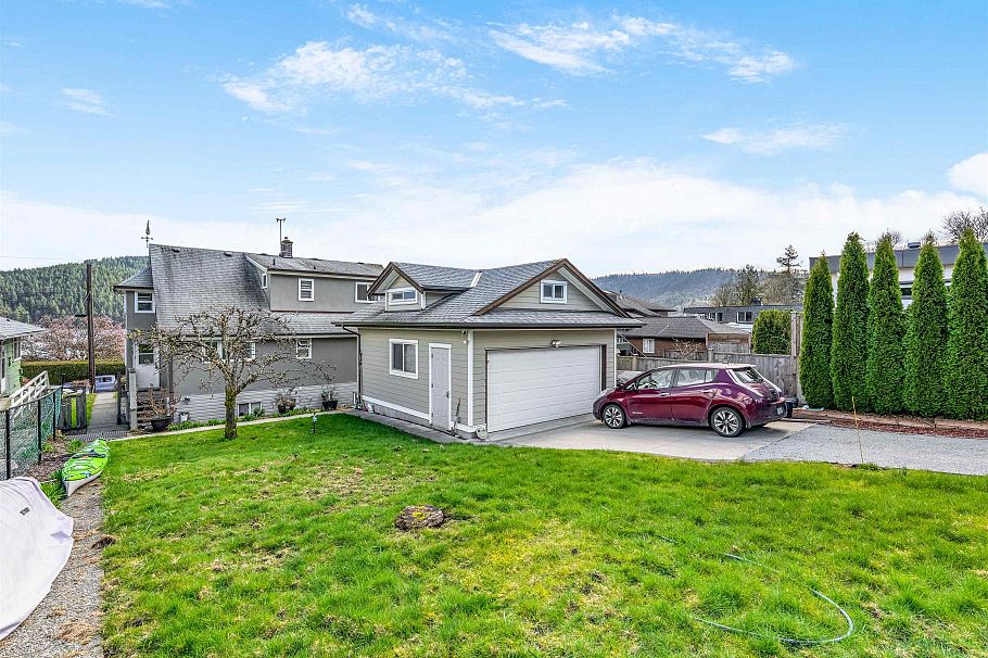 351 Beachview Drive North Vancouver, BC - 29