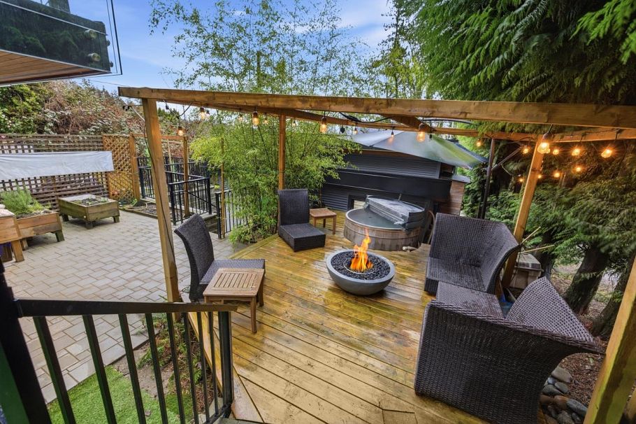 1269 Cloverley Street North Vancouver, BC - 36