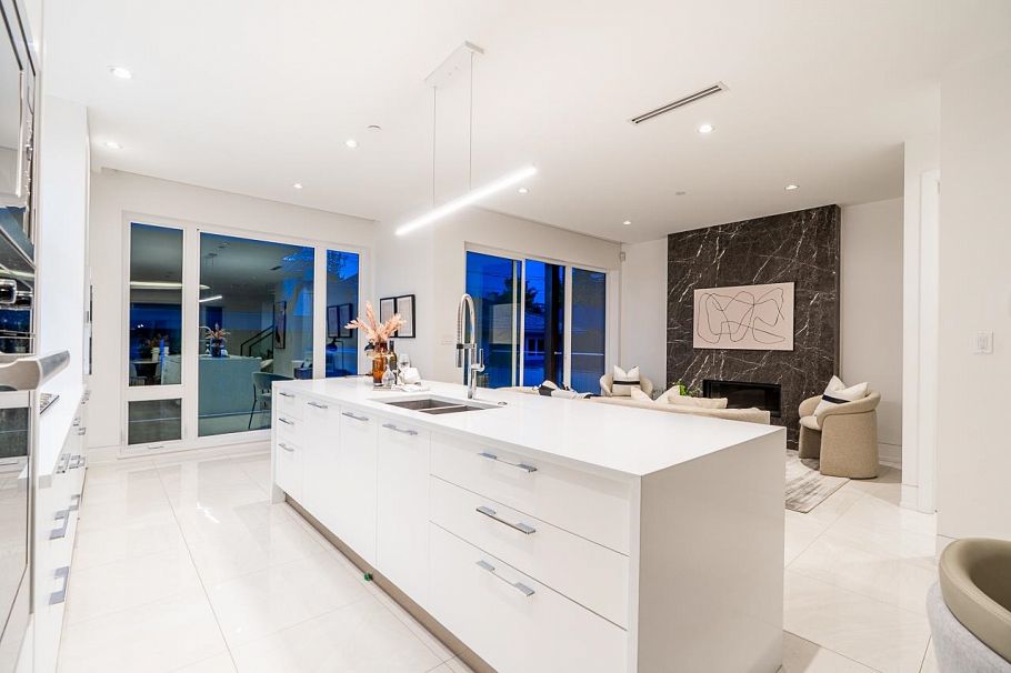 4691 W 9th Avenue Vancouver, BC - 10