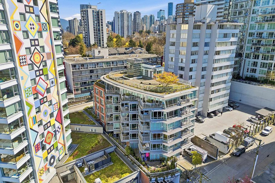 701 1762 Davie Street Vancouver, BC - 25
