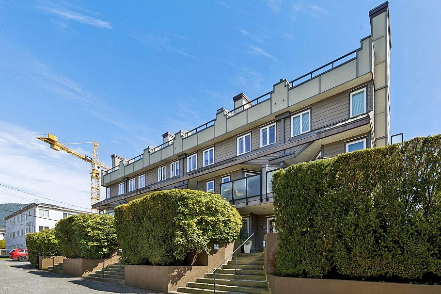 152A W 18th Street North Vancouver, BC - 34