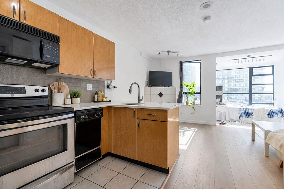 805 939 Homer Street Vancouver, BC - 2