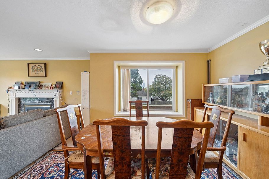 3298 E 2nd Avenue Vancouver, BC - 3