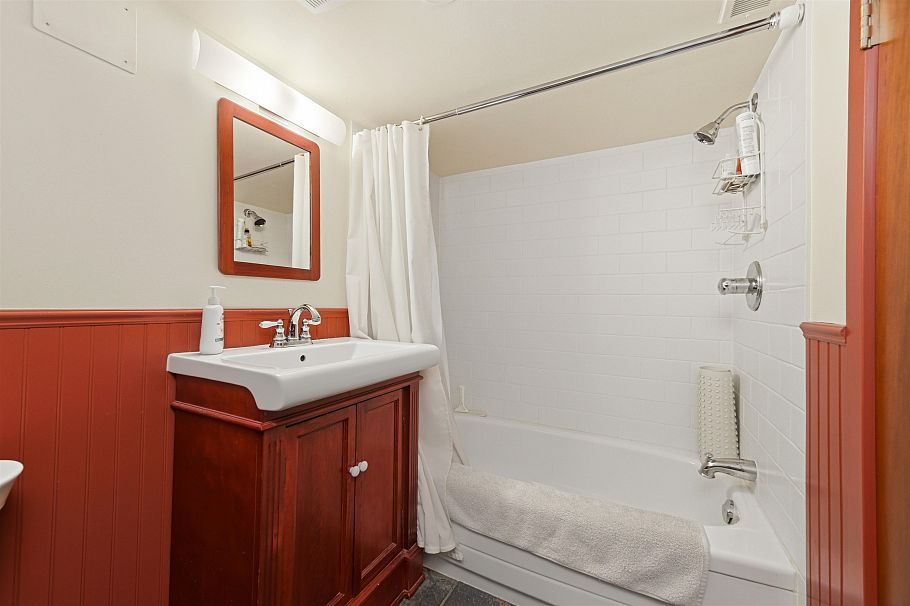 818 E 6th Street North Vancouver, BC - 27