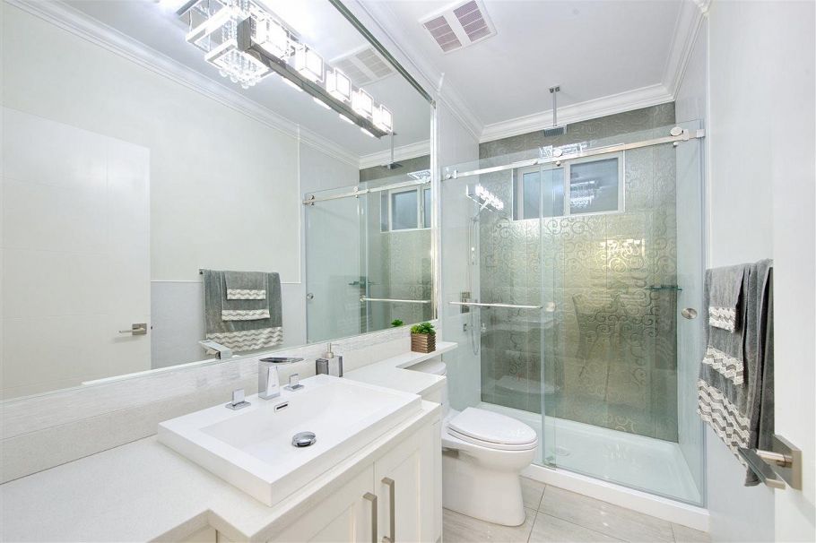 5886 Sherbrooke Street Vancouver, BC - 18