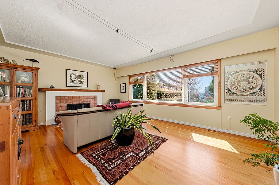 818 E 6th Street North Vancouver, BC - 7