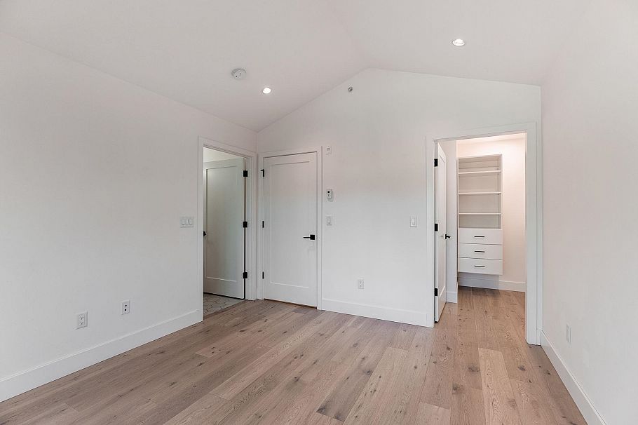 3530 W 43rd Avenue Vancouver, BC - 35