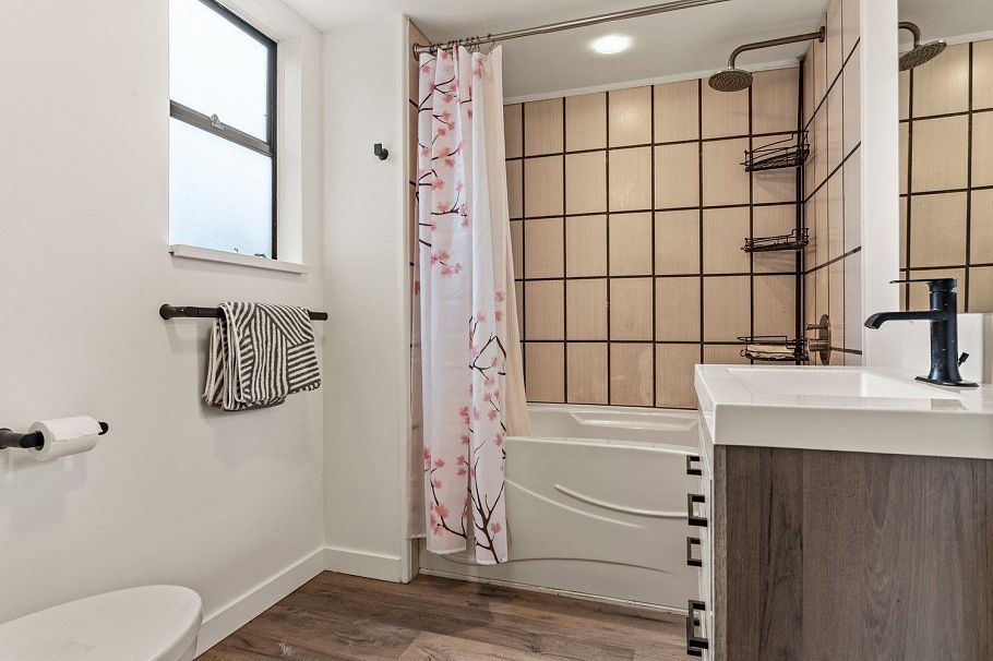 739 E 26th Street North Vancouver, BC - 29