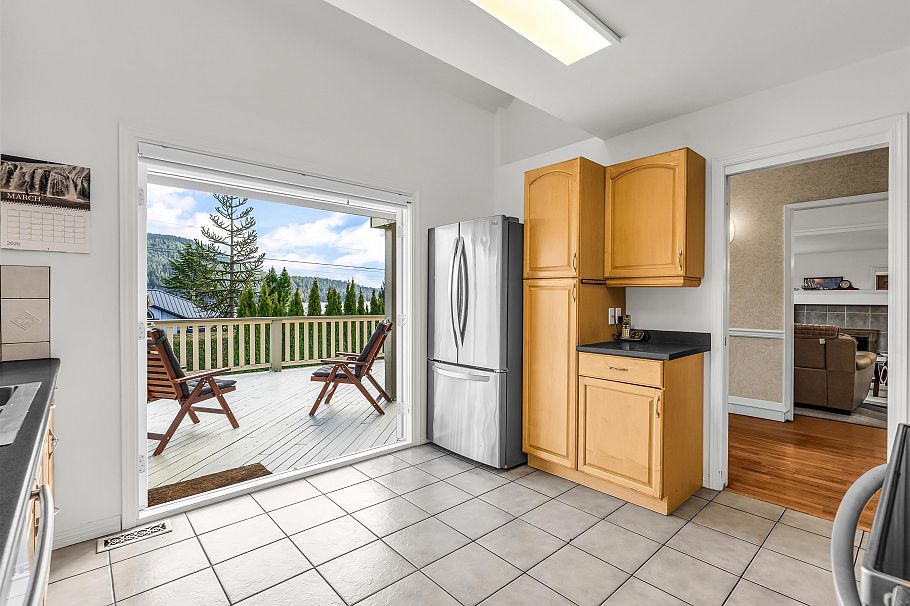 351 Beachview Drive North Vancouver, BC - 10