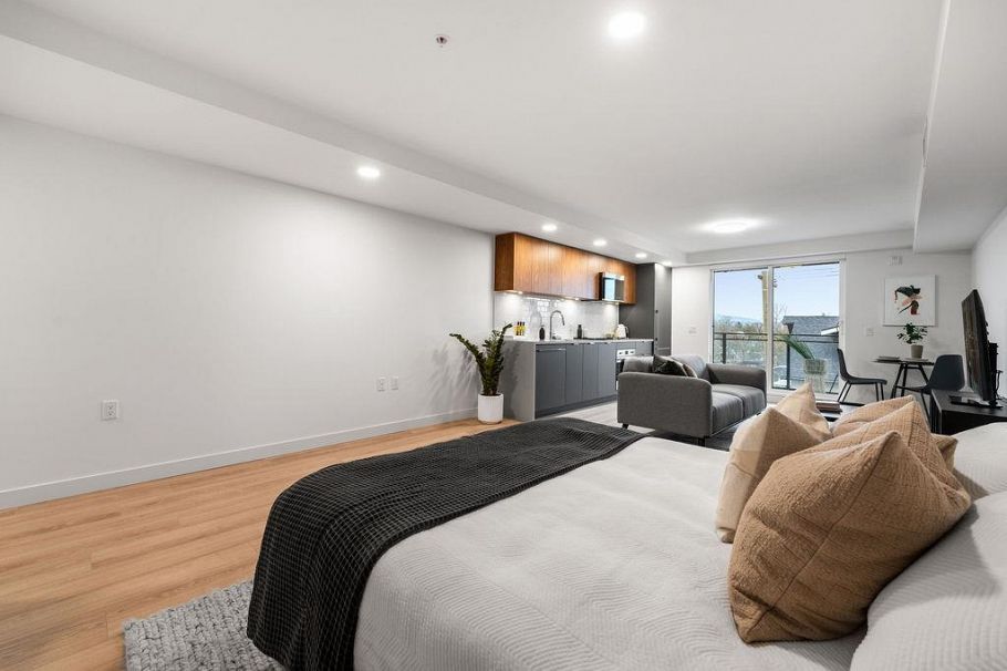 311 2419 Grant Street Vancouver, BC - 6