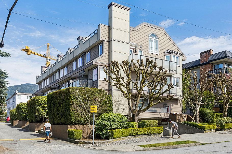 152A W 18th Street North Vancouver, BC - 36