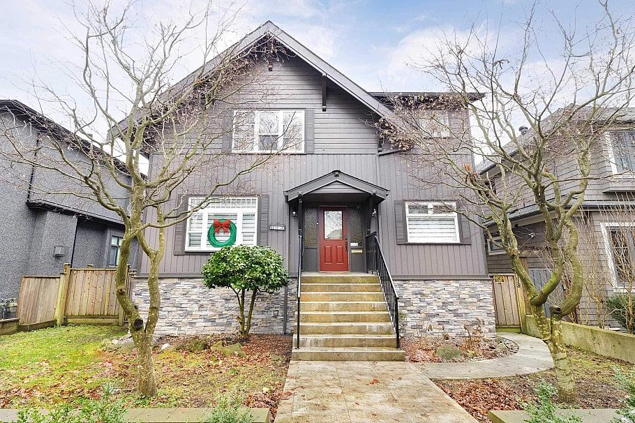 4318 W 11th Avenue Vancouver, BC - 1