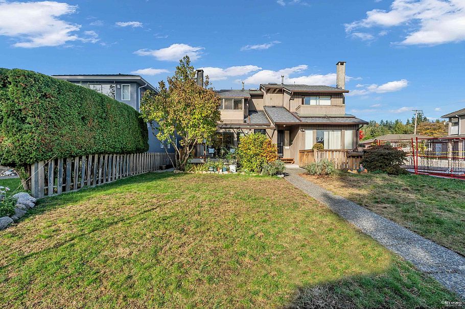 252 E 21st Street North Vancouver, BC - 23