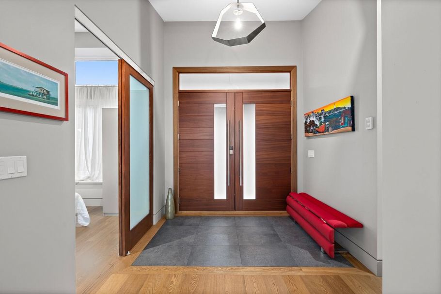 1269 Cloverley Street North Vancouver, BC - 3