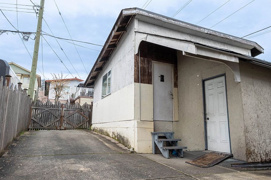 3681 Adanac Street Vancouver, BC - 3