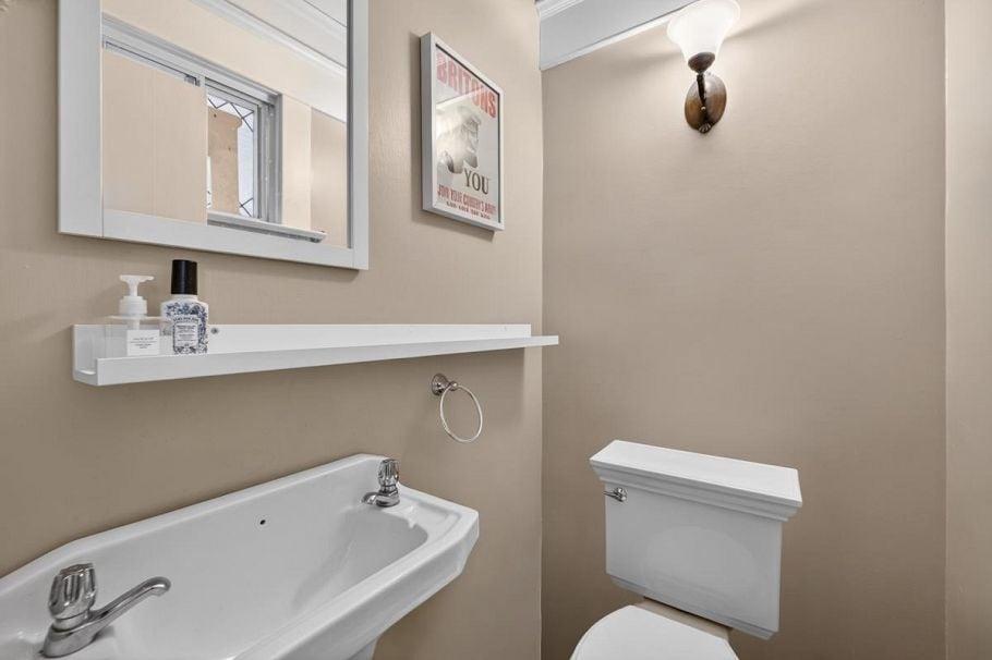 4195 W 15th Avenue Vancouver, BC - 18