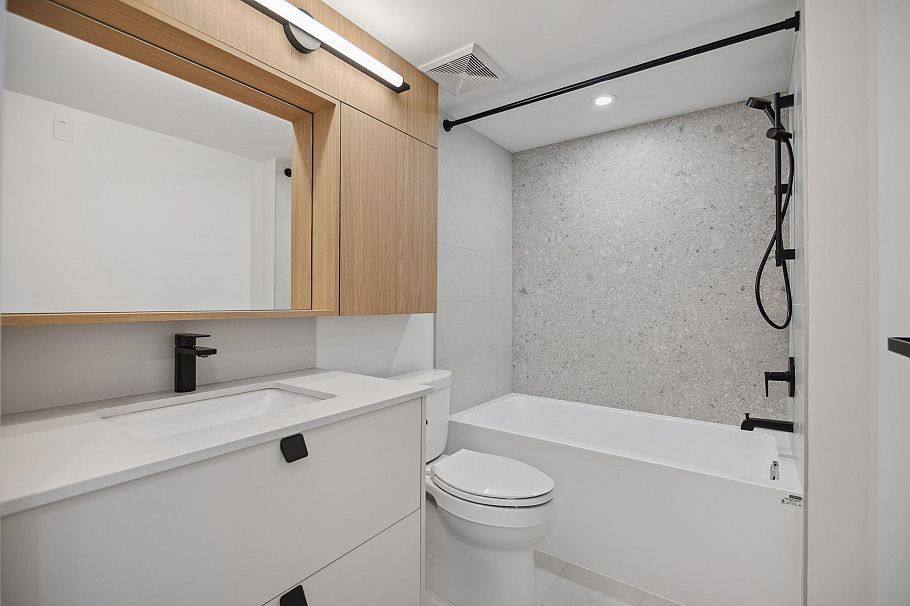 123 725 W 49 Avenue Vancouver, BC - 25