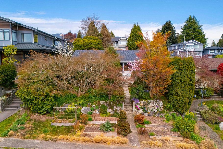 818 E 6th Street North Vancouver, BC - 33