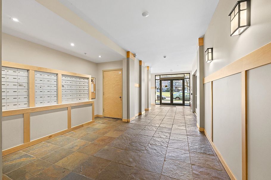 417 7089 Mont Royal Square Vancouver, BC - 27
