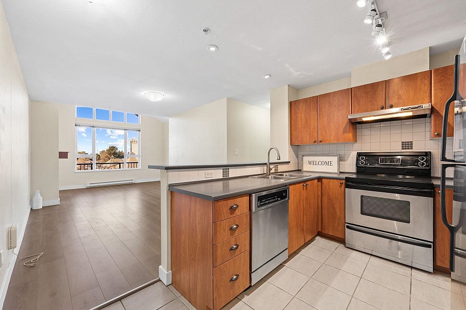 417 7089 Mont Royal Square Vancouver, BC - 16
