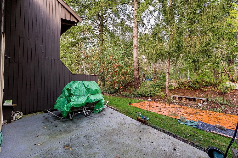 1976 Purcell Way North Vancouver, BC - 10