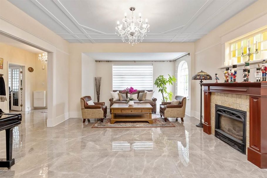 4318 W 11th Avenue Vancouver, BC - 4