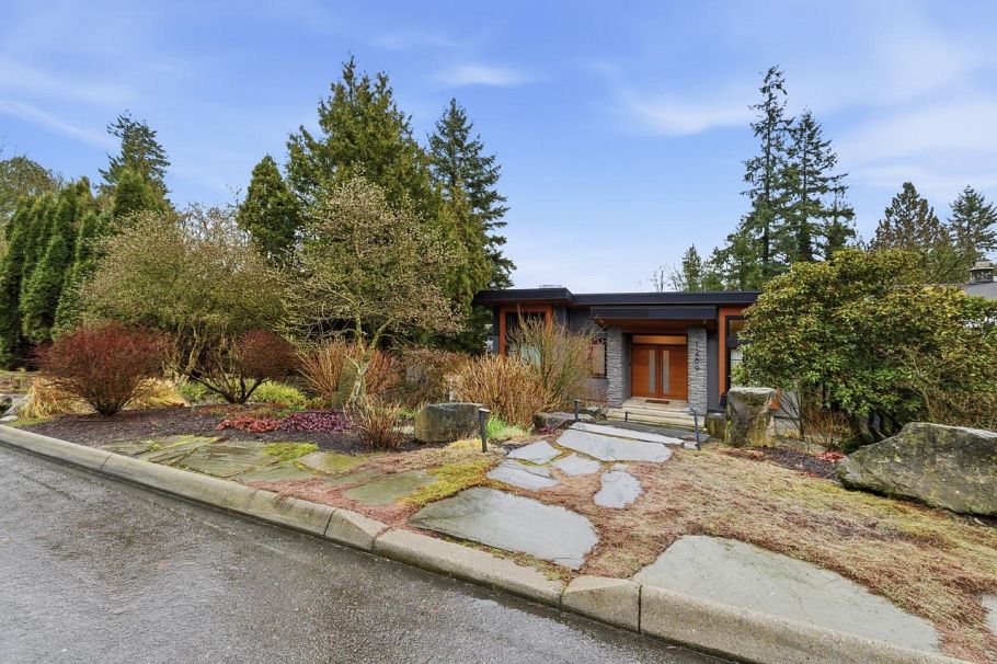 1269 Cloverley Street North Vancouver, BC - 2