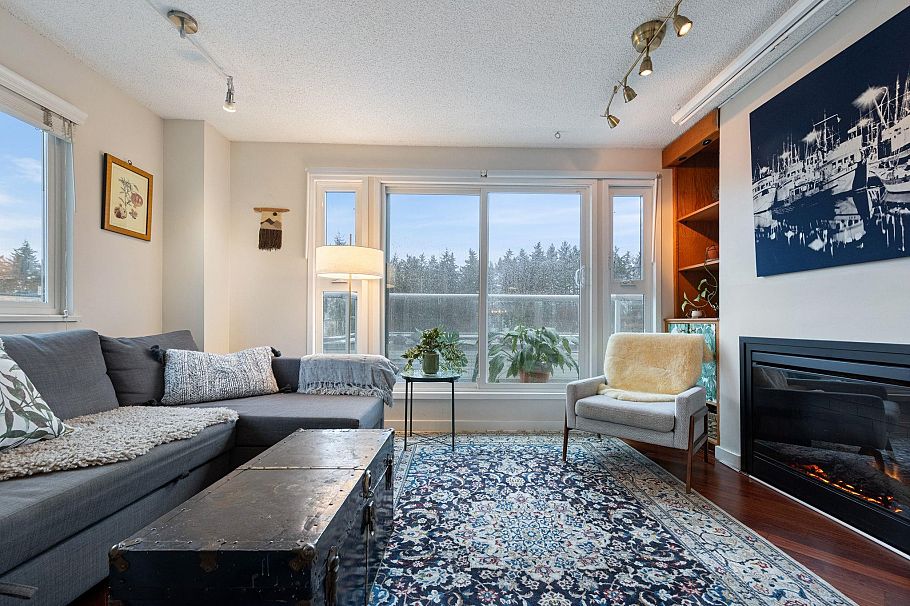 15 877 W 7th Avenue Vancouver, BC - 4