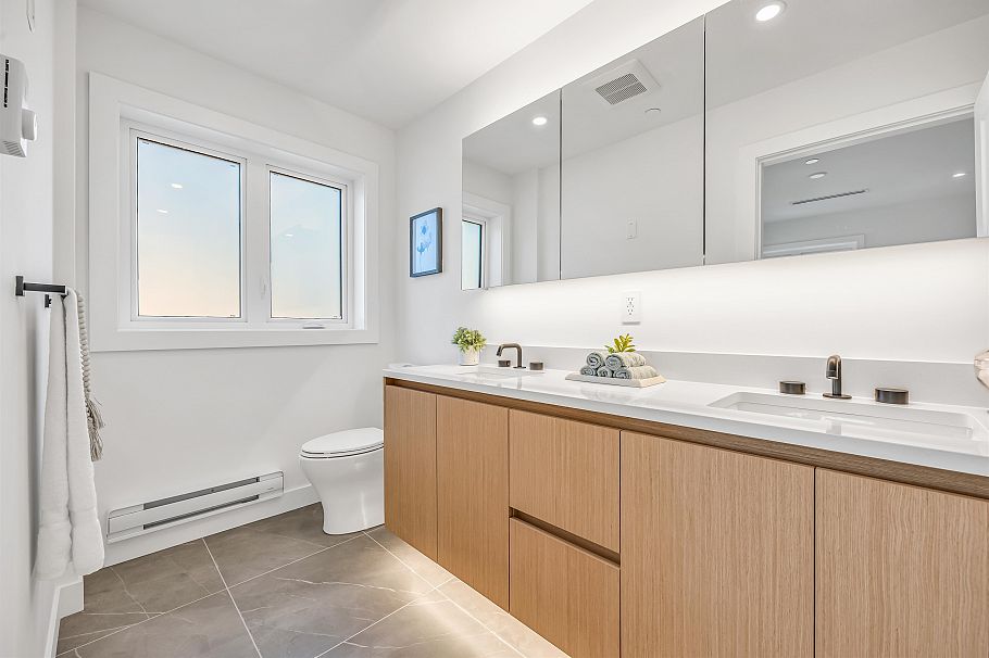 1010 W 52nd Avenue Vancouver, BC - 16