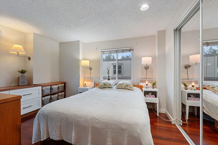 15 877 W 7th Avenue Vancouver, BC - 18