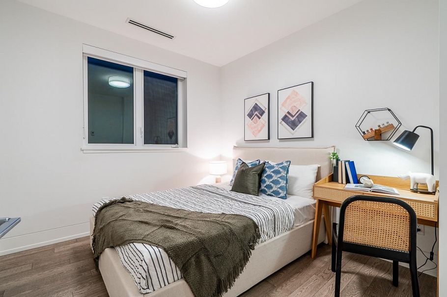 4691 W 9th Avenue Vancouver, BC - 24