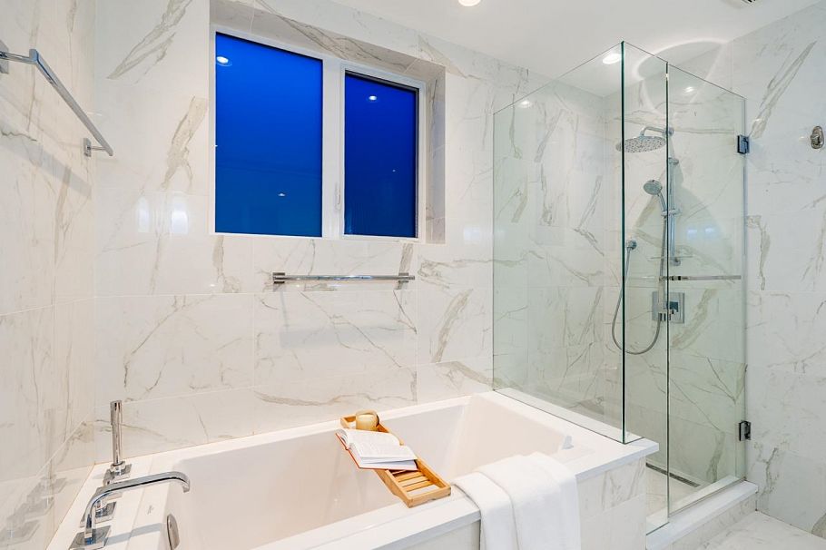 4691 W 9th Avenue Vancouver, BC - 22