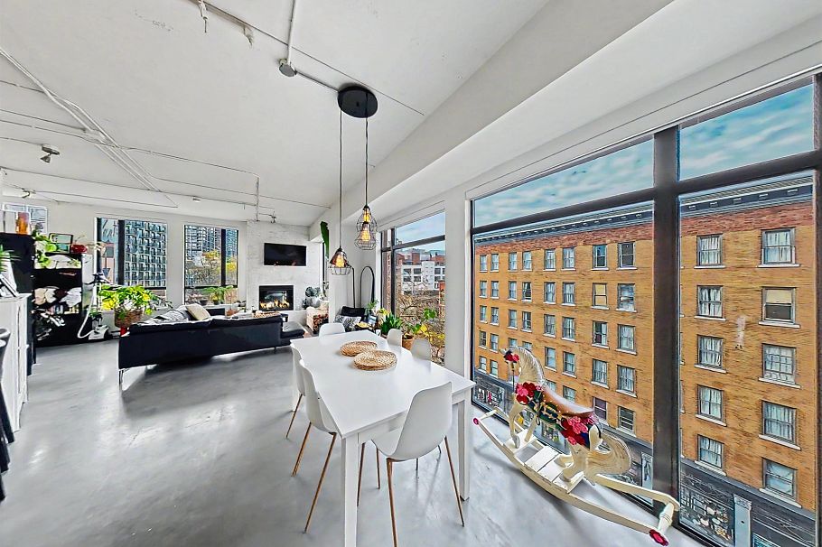 501 28 Powell Street Vancouver, BC - 11