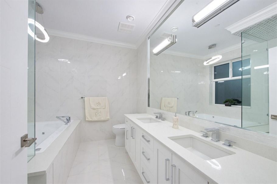 5886 Sherbrooke Street Vancouver, BC - 22