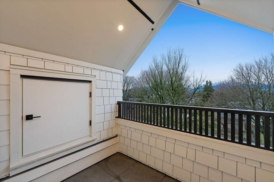 1 1166 E 11th Avenue Vancouver, BC - 33