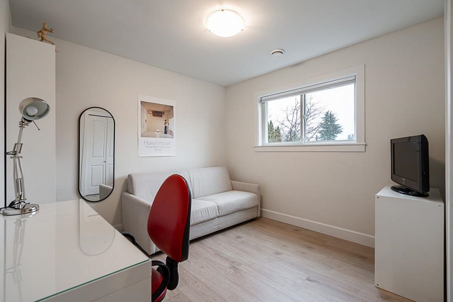 359 E 13th Street North Vancouver, BC - 23