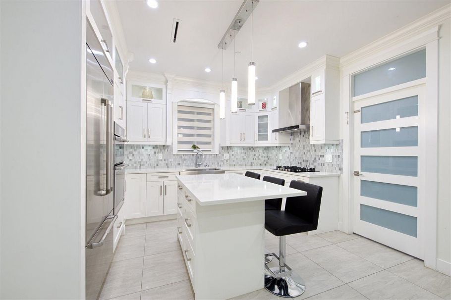 5886 Sherbrooke Street Vancouver, BC - 7